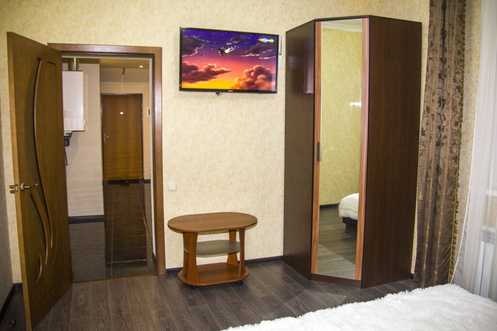 1 Bedroom Comfort Double Apartment with park view Odnokomnatnaya V Parke Vozle Narzannoy Galerei Flat