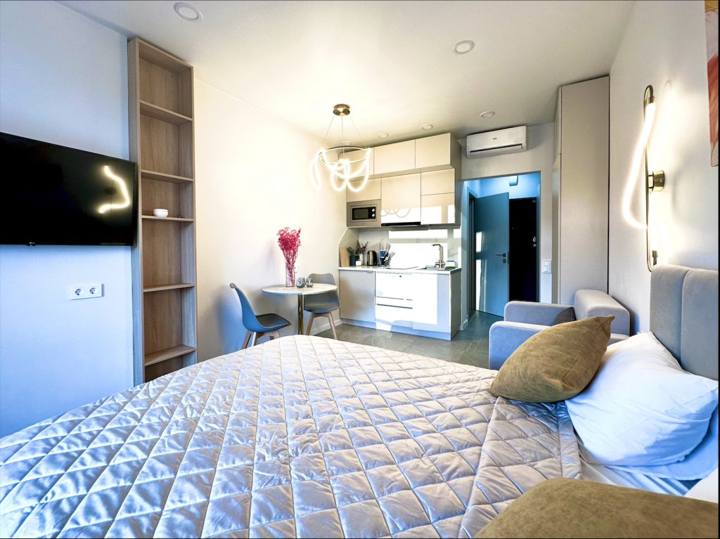 Apartment Soft Blue mit Balkon und mit Blick Stil Zhizni Apart-Hotel