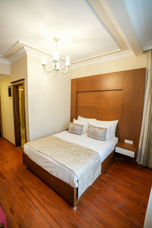 Deluxe Family Suite with balcony and with view Sevenhills Hotel