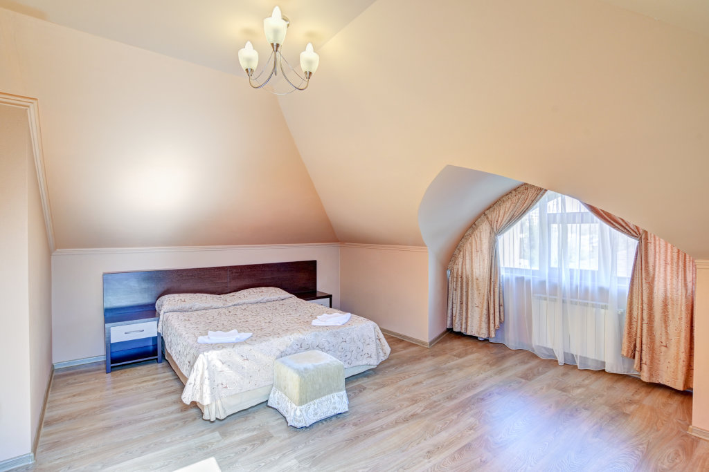 Standard Dreier Zimmer Dachboden Mini-Hotel Reka I More