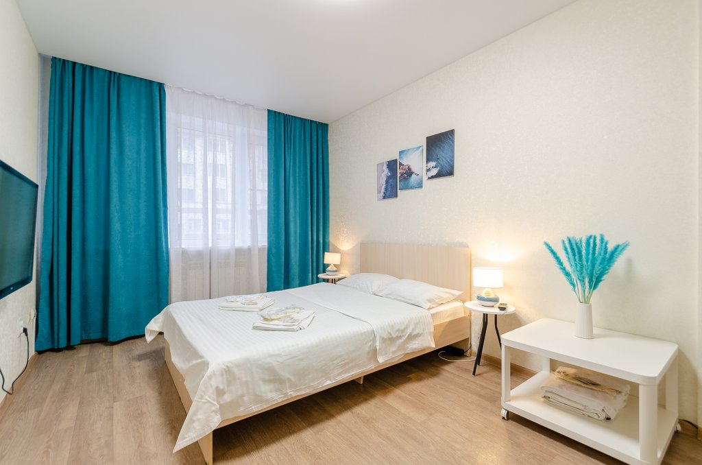 1 Bedroom Apartment with balcony Kvartirnoe Byuro Kryilya Apartments