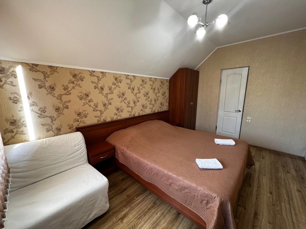 Standard Triple room with balcony Dzhona Guest House