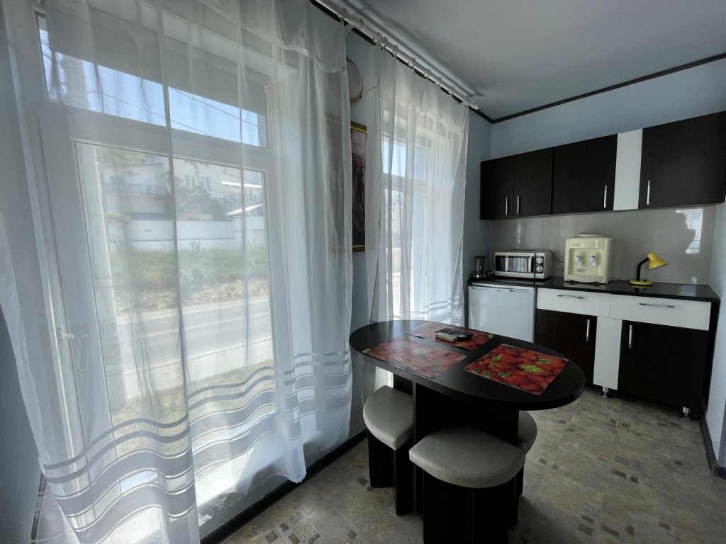 Suite junior 2 dormitorios con balcón y con vista Viktoriya Guest House