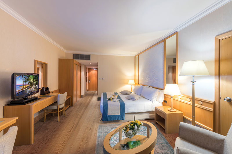 Junior-Suite mit Balkon und mit Landblick Constantinou Bros Asimina Suites Hotel