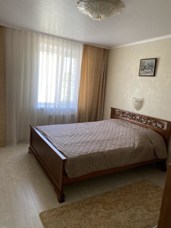 2 Bedrooms Apartment with balcony and with view 2-kh komnatnaya kvartira v tikhom rayone Apartments