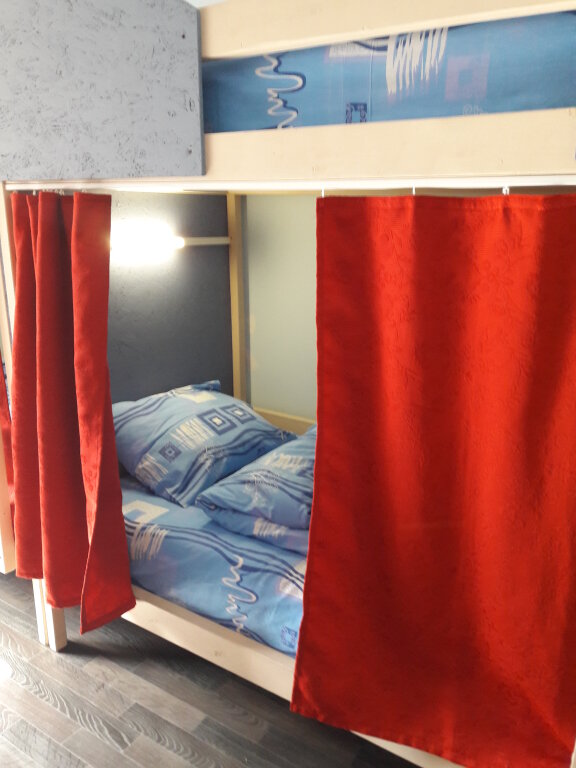 Кровать в общем номере Салют