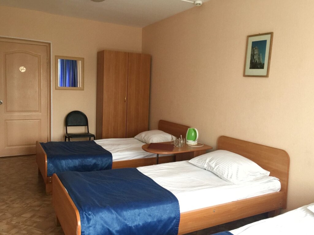 Habitación quíntuple familiar Económica Amaks Kurgan Hotel
