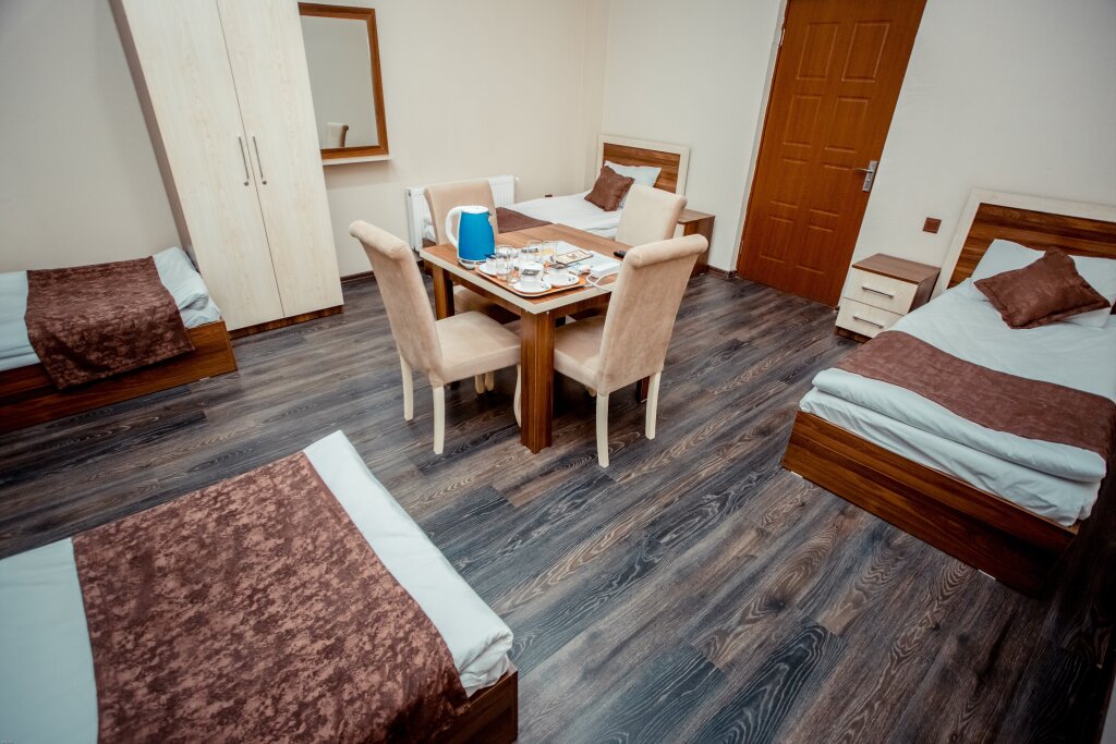 Кровать в общем номере с красивым видом из окна Grand Qafqaz Hostel