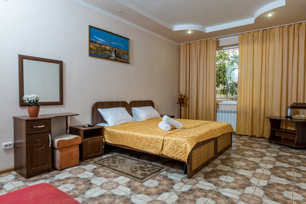 Четырёхместный полулюкс Comfort с балконом и с красивым видом из окна Семейный отель Лагуна