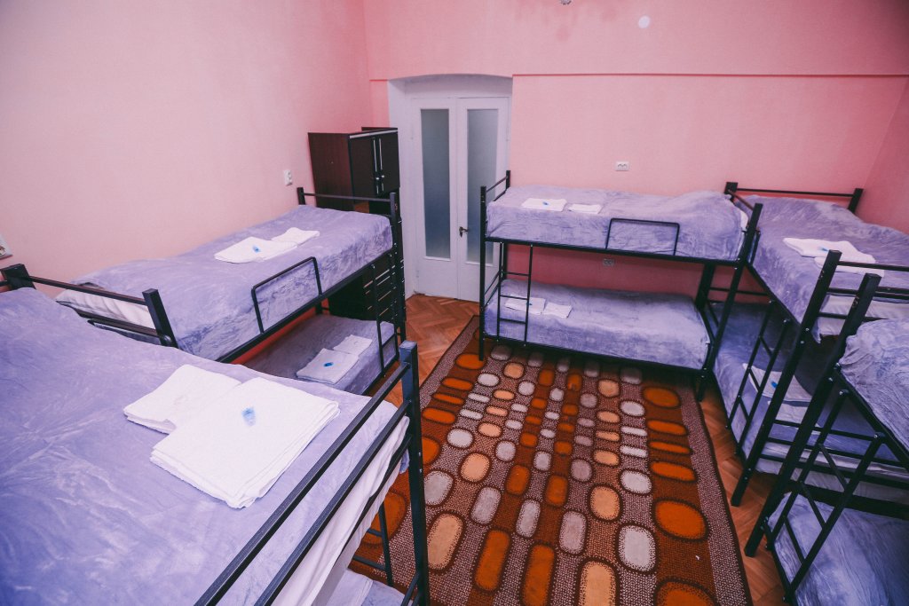 Кровать в общем номере Хостел At Funicular