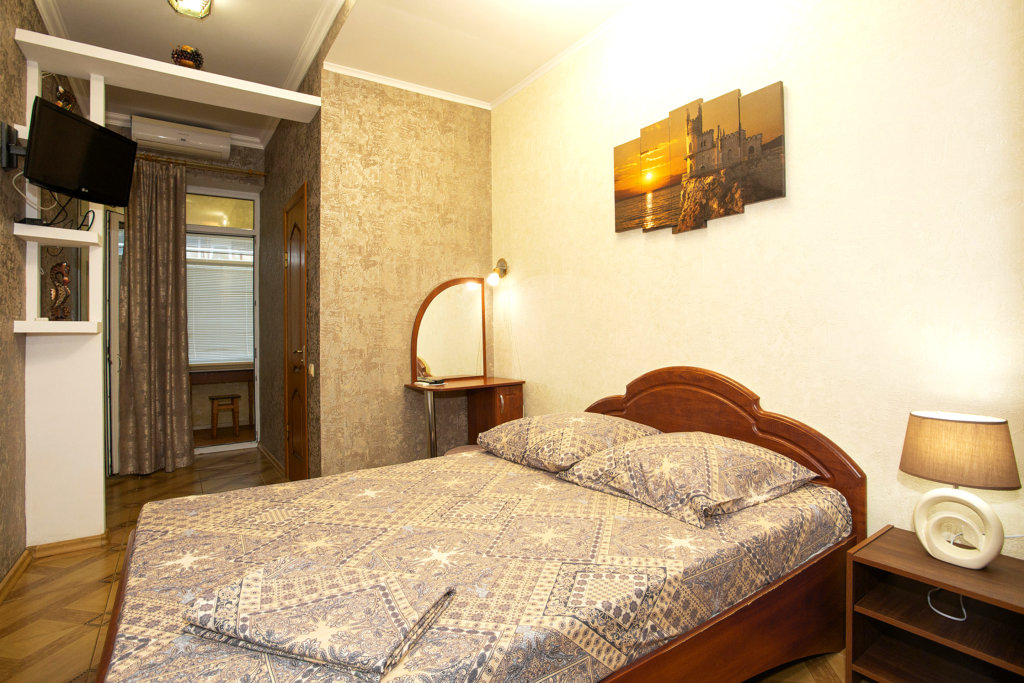 Standard Quadruple room with view Viktoriya Hotel