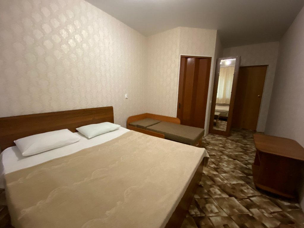 Standard Dreier Zimmer Yuzhanochka Guest House