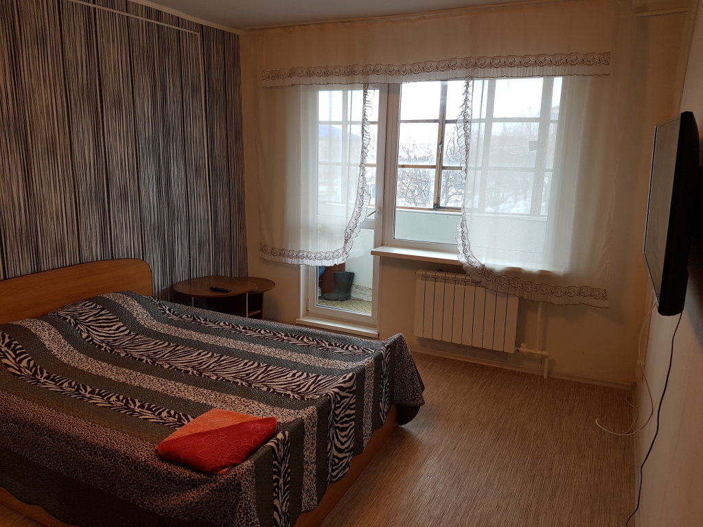 Apartment mit Balkon und mit Bergblick Trekhkomnatnye v Centre Goroda Apartments