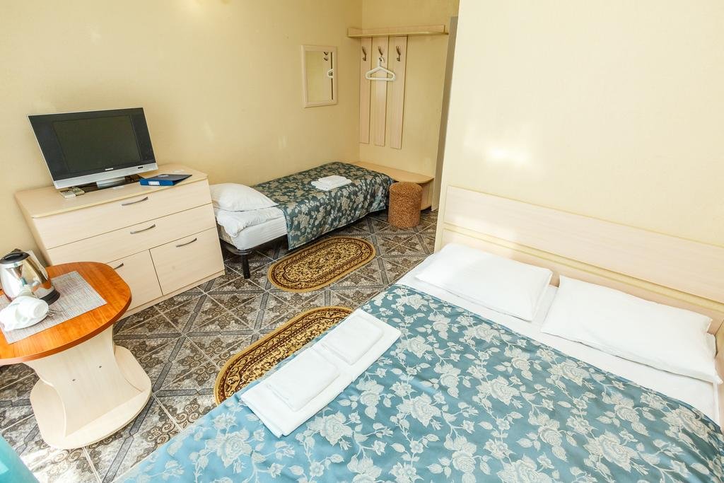 Comfort Triple room Ev Roshel Hotel