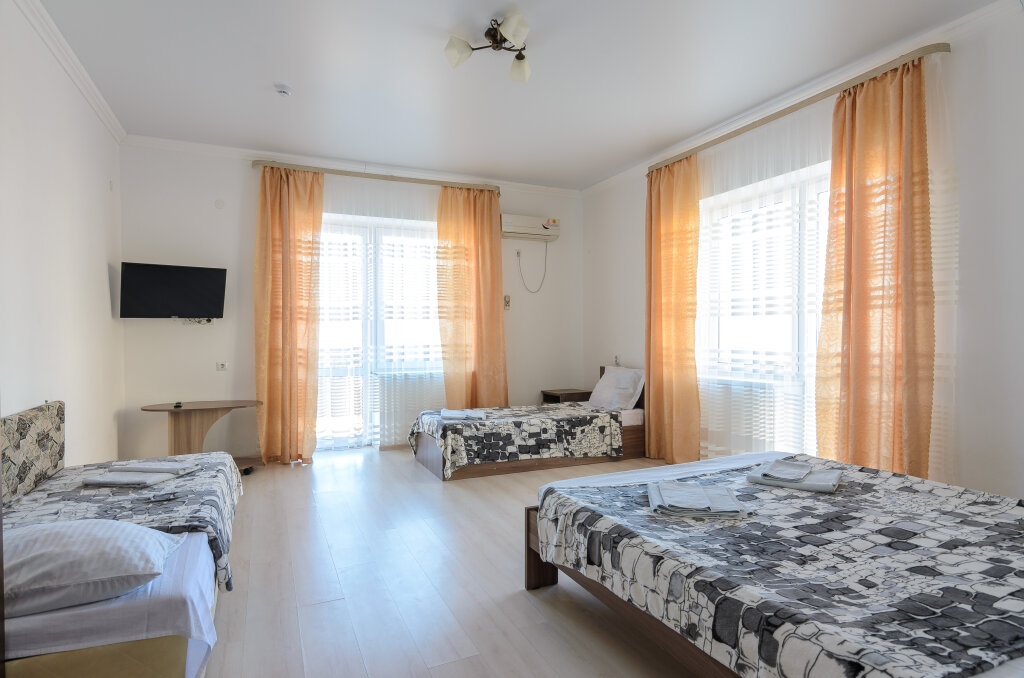 Standard quadruple chambre avec balcon Guest House Chernomorochka