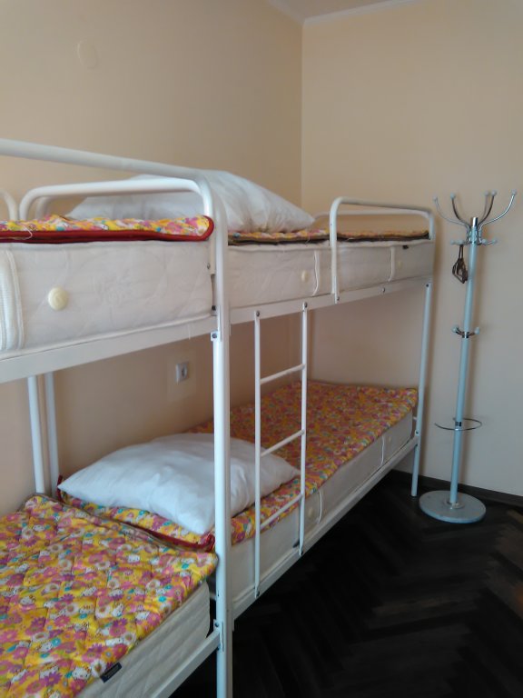 Кровать в общем номере Hostel Iskra