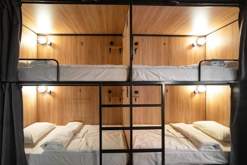 Кровать в общем номере (мужской номер) Sleep Box Hostel