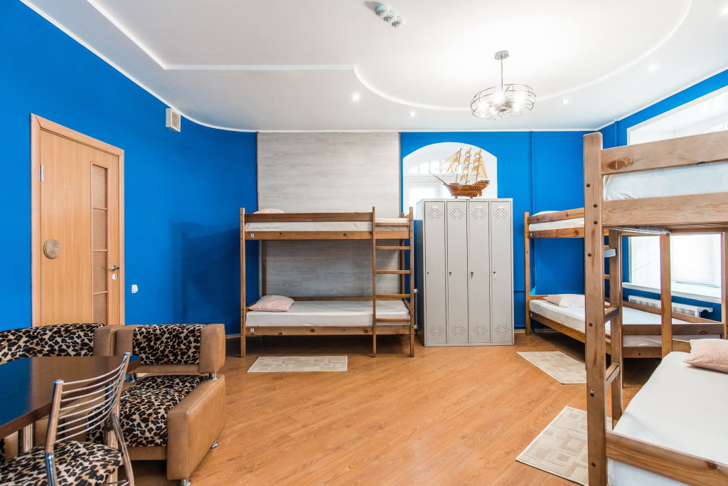 Кровать в общем номере (мужской номер) с красивым видом из окна Хостел Барнаул