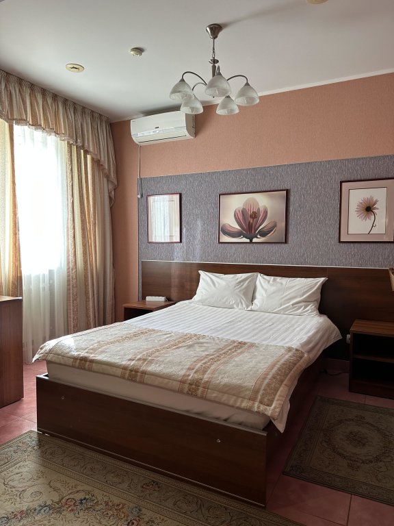 Pink No.303 Double room with city view La Vie de Chateau SPA-Hotel