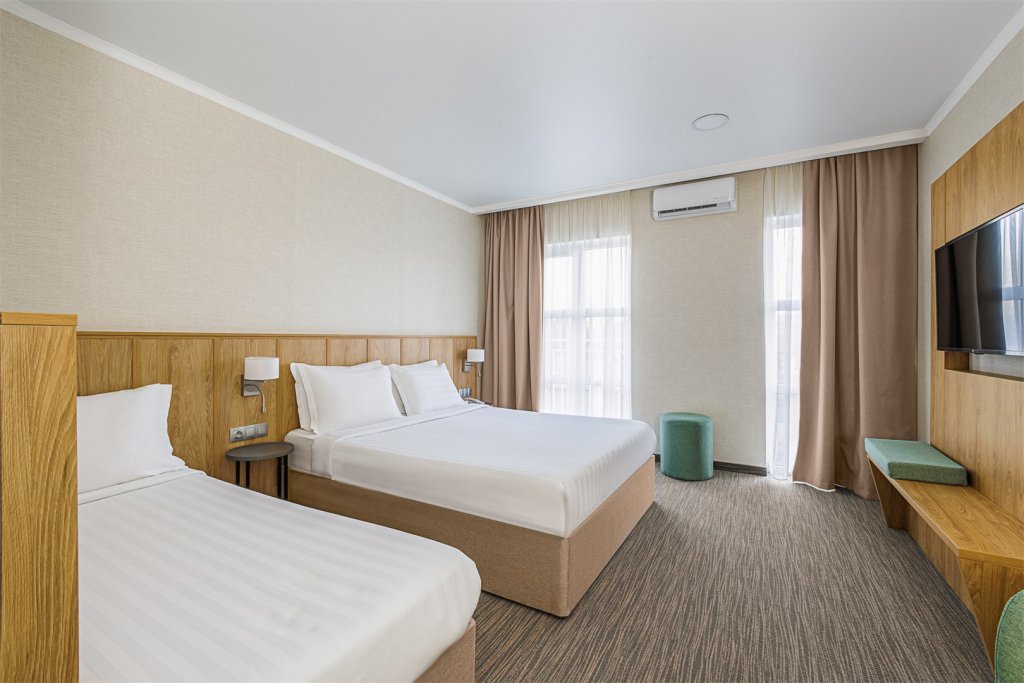 Wave Superior Dreier Zimmer mit Balkon City Mira Family Resort & Spa Anapa Miracleon