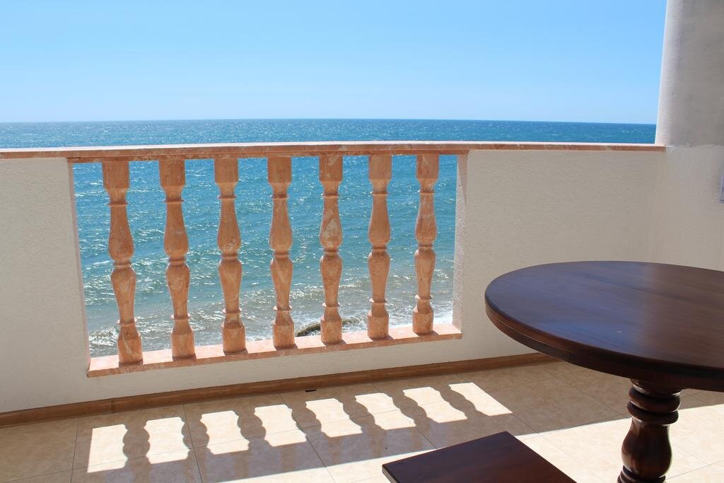 Двухместный номер Superior с балконом и с видом на море Отель OAI Beach Resort
