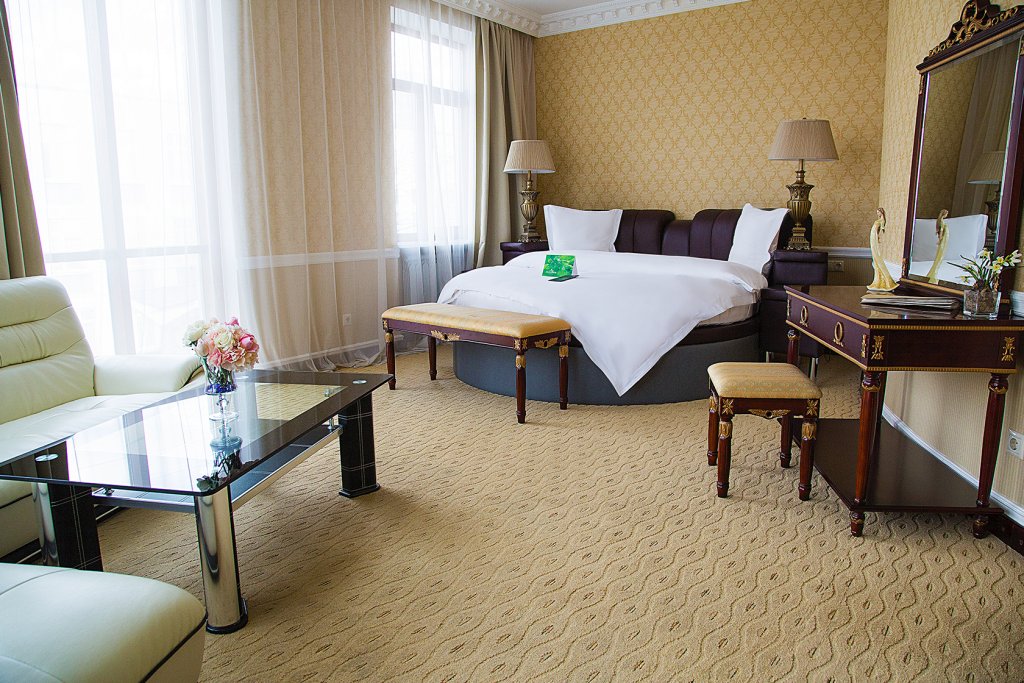 Deluxe Doppel Zimmer mit Balkon und mit Stadtblick TAGANKA-HOLL Moscow Hotel