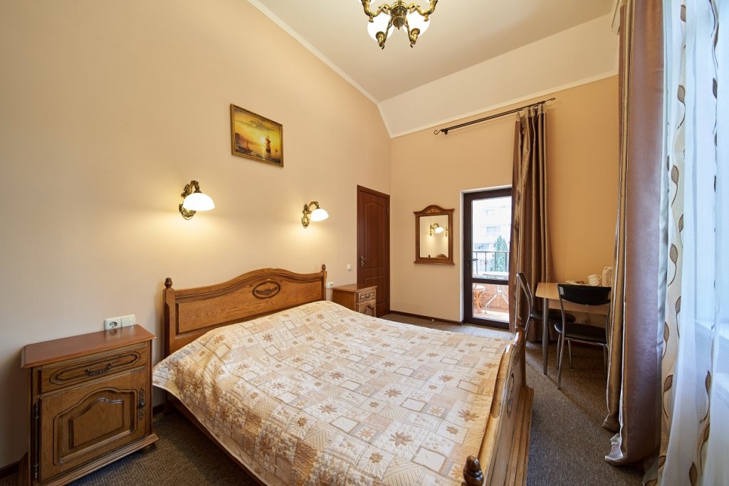 Standard Double room with balcony and with view Villa Bagration