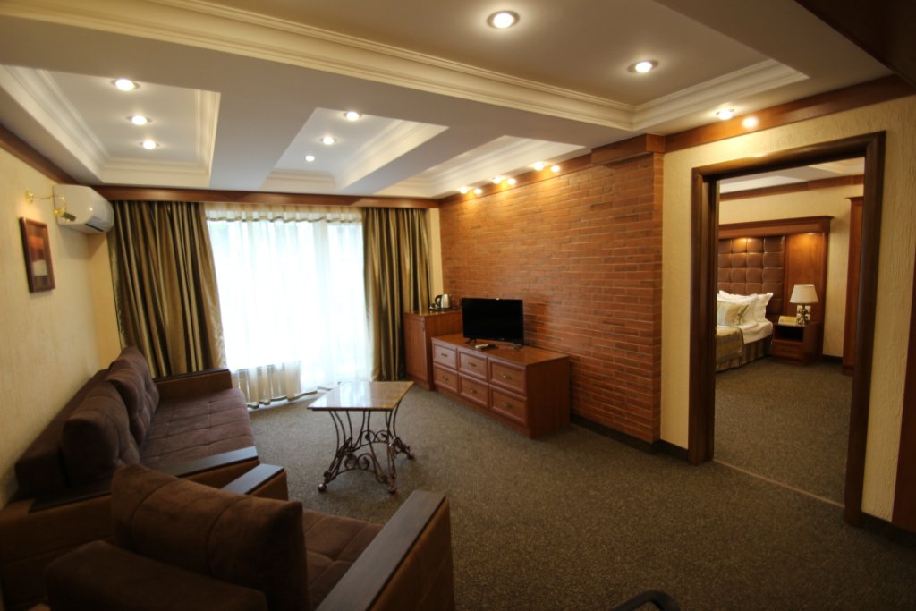 Двухместный люкс с 2 комнатами Отель Алматы Уют