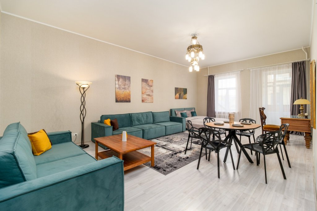 Sechser Apartment 3 Zimmer mit Balkon 3 Spalni U Ermitazha Apartments 10 guests