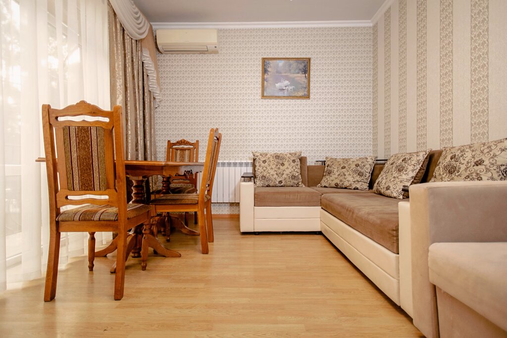 Vierer Suite mit Balkon Nika Guest House