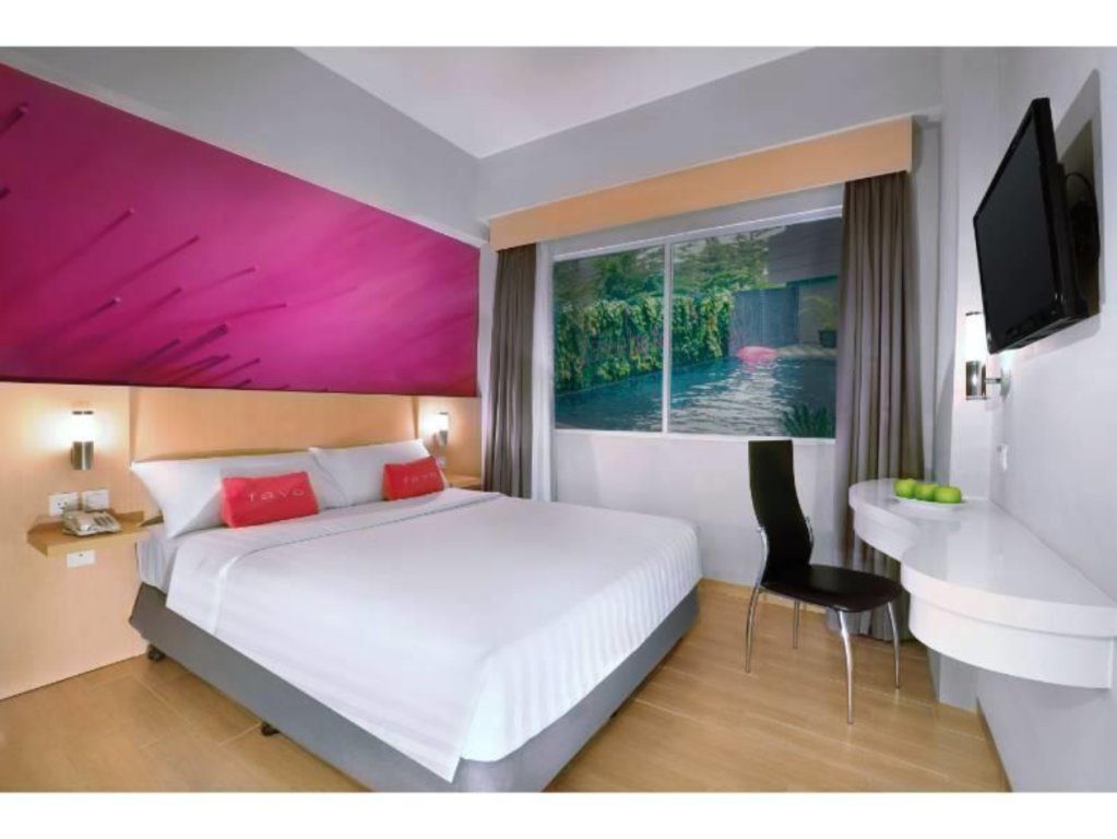Standard Double room with pool view favehotel Jababeka Cikarang