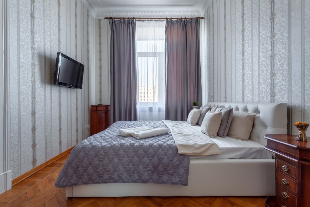 Komfort Apartment mit Balkon und mit Blick auf den Innenhof Kotelnicheskaya Royal Tower