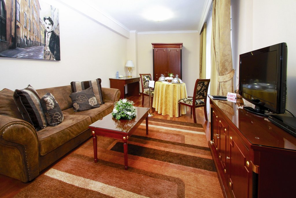 Standard famille chambre avec balcon et Avec vue Izvor Hotel