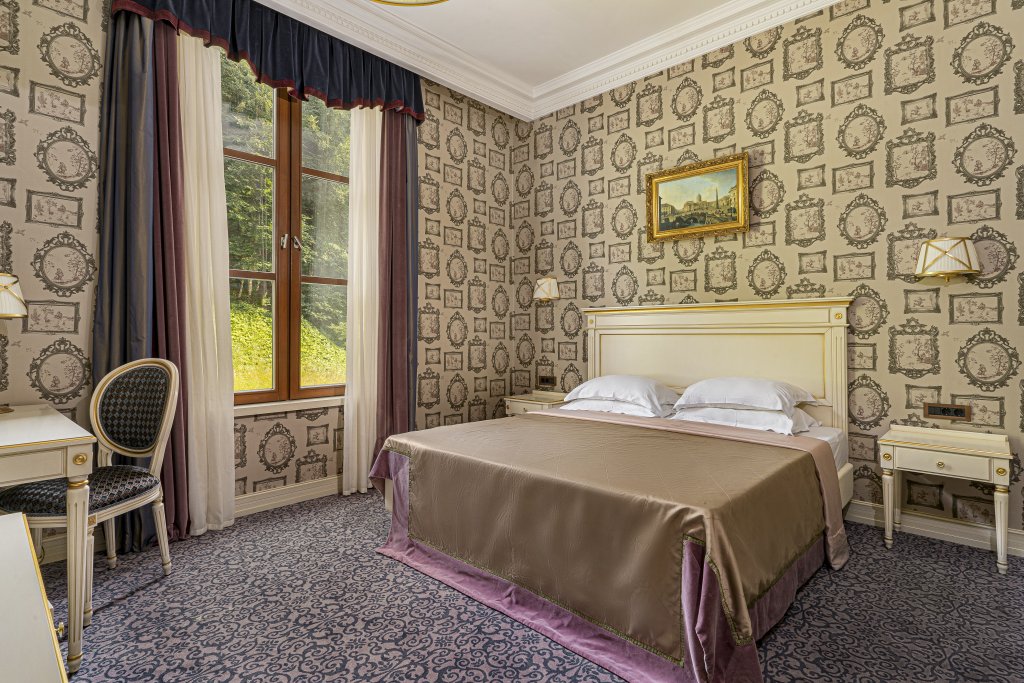 Deluxe Quadruple room with view Russkie Sezonyi Nevsky Boutique-hotel
