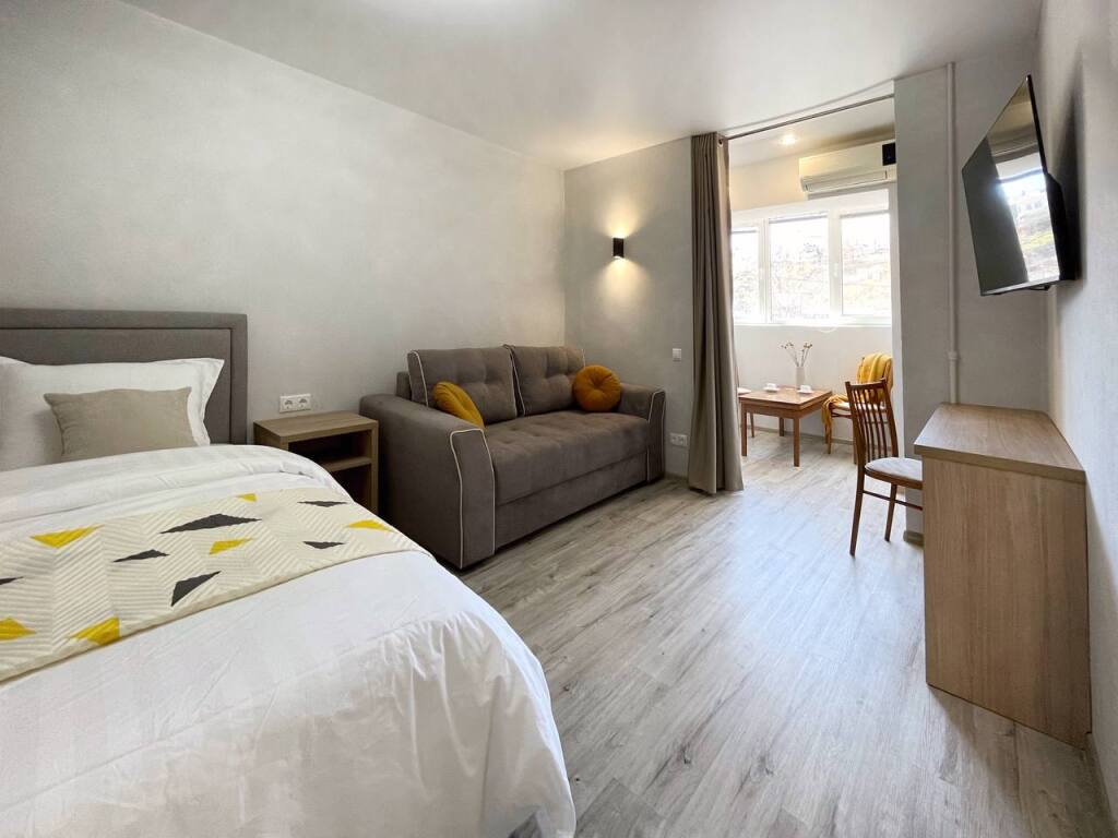 Apartamento doble Estándar con balcón U Skvera v Tsentre Apartments