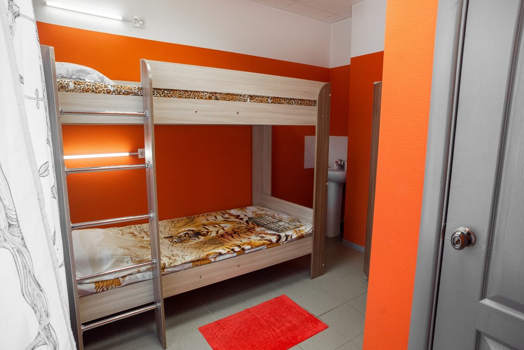 Кровать в общем номере Camin Hostel