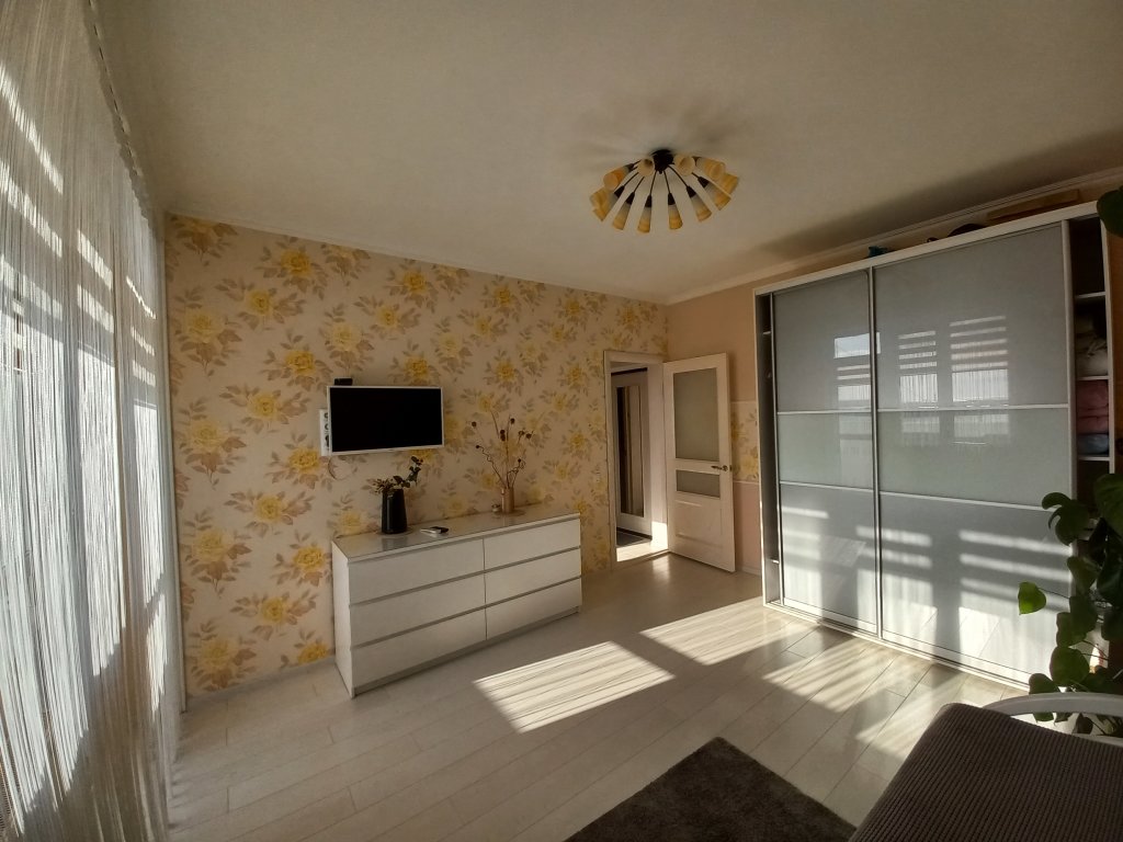 Dreier Apartment mit Balkon und mit Meerblick Na Chelnokova 29 Flat