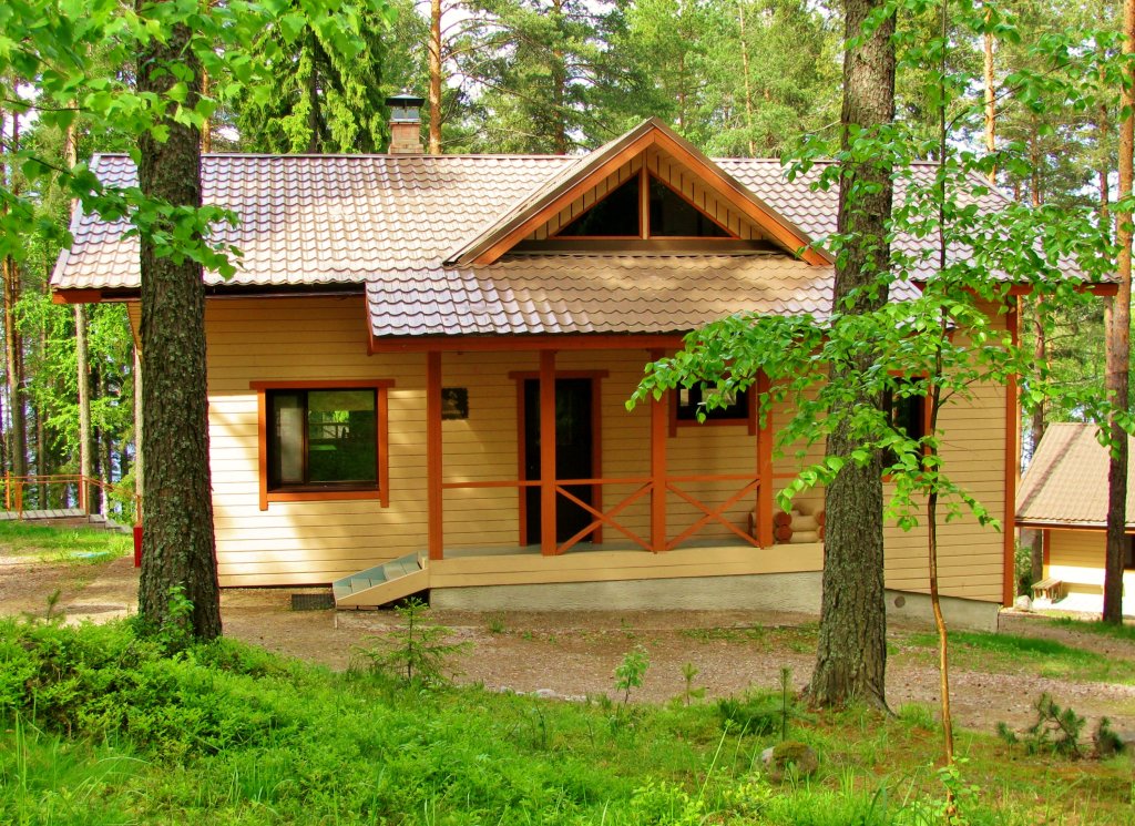 Hütte mit Balkon und mit Blick Denisov Mys