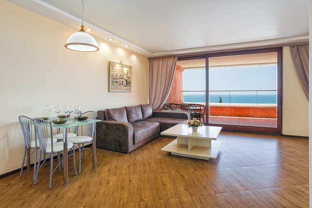 Апартаменты №91 с балконом и с панорамным видом на море Apartments Familiya