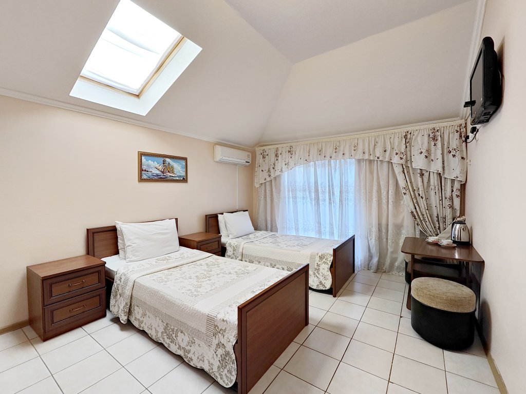 Standard double chambre avec balcon Arina Guest House