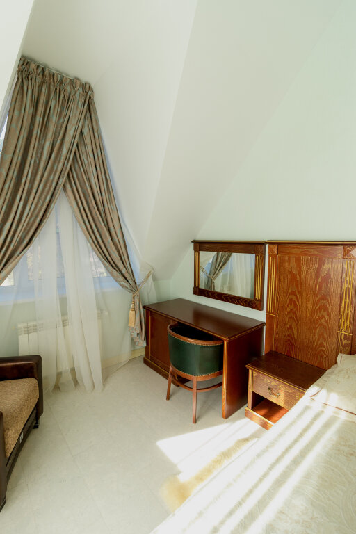 Люкс с 2 комнатами с балконом и с красивым видом из окна Гостевой дом Архар