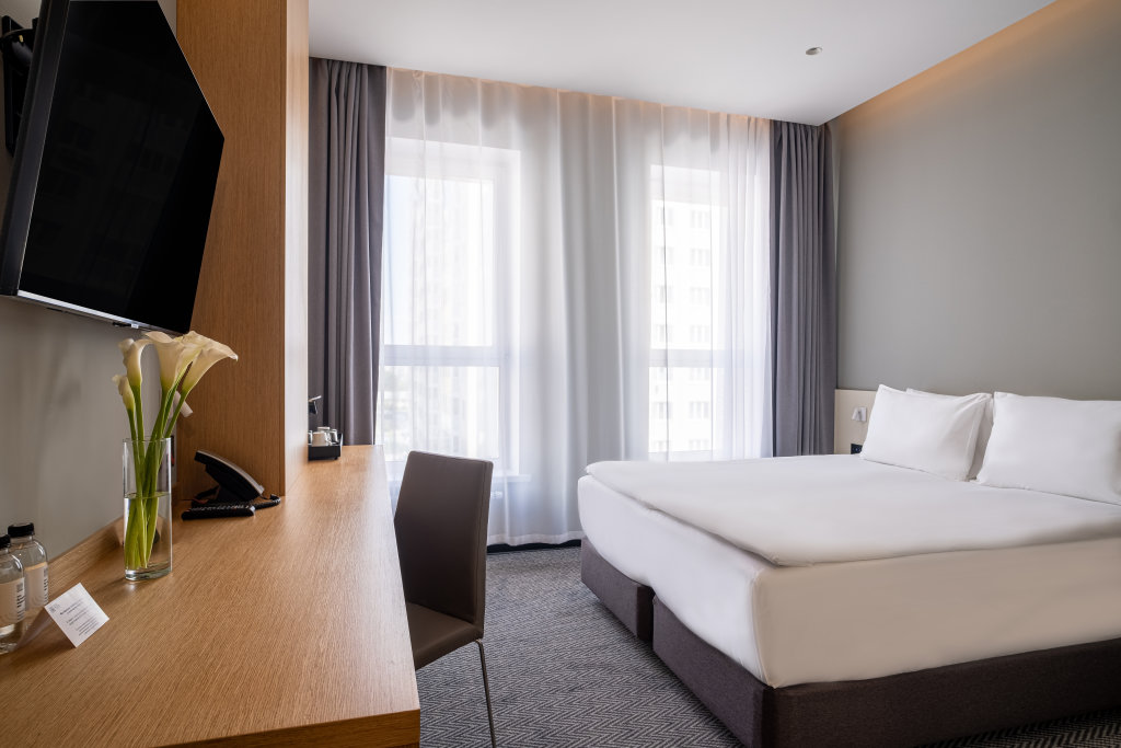 Standard double chambre Vue sur la ville FarFour Inn & Suite Hotel