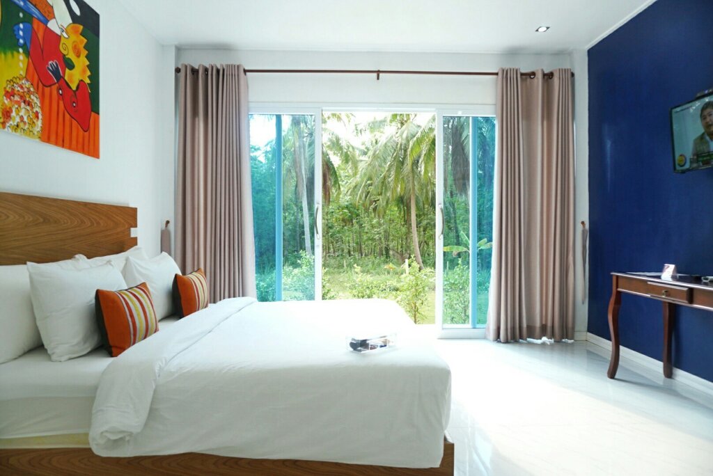 Номер Deluxe с балконом и с красивым видом из окна Мини-Отель Koh Kood BED's