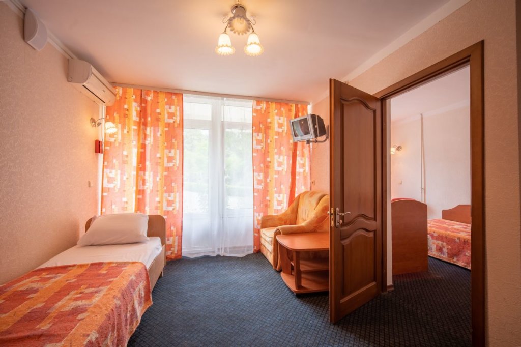 Camera tripla Standard 2 camere con balcone Kurortny Hotel Atelika Voskhod 2**