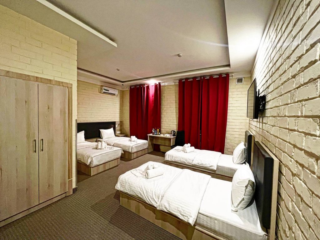Standard Quadruple room Al Arda Hotel