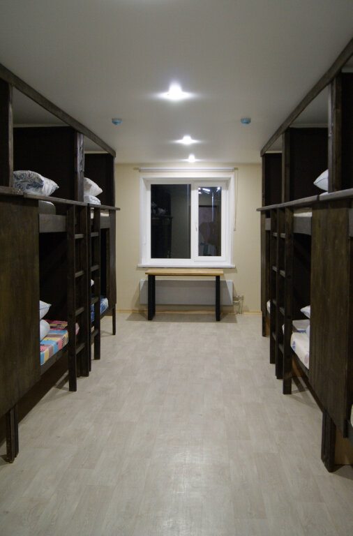 Кровать в общем номере с красивым видом из окна Хостел Мята Рязань