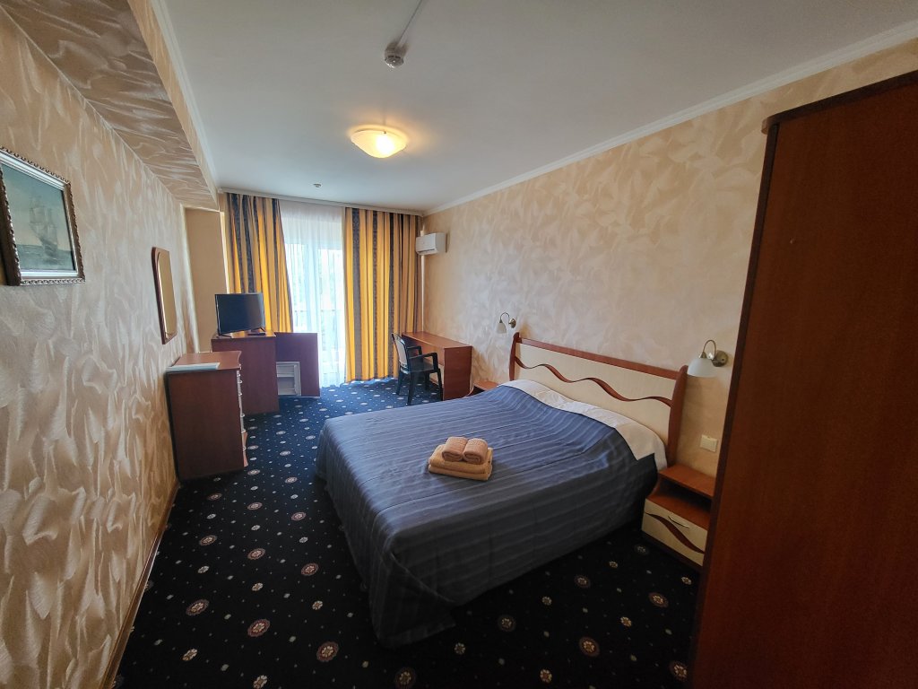 Standard Double room with balcony and with view Atlantik Mini-hotel