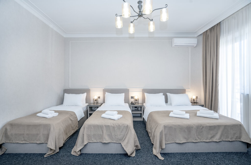 Komfort Vierer Zimmer mit Balkon und mit Blick Hotel Best Tbilisi