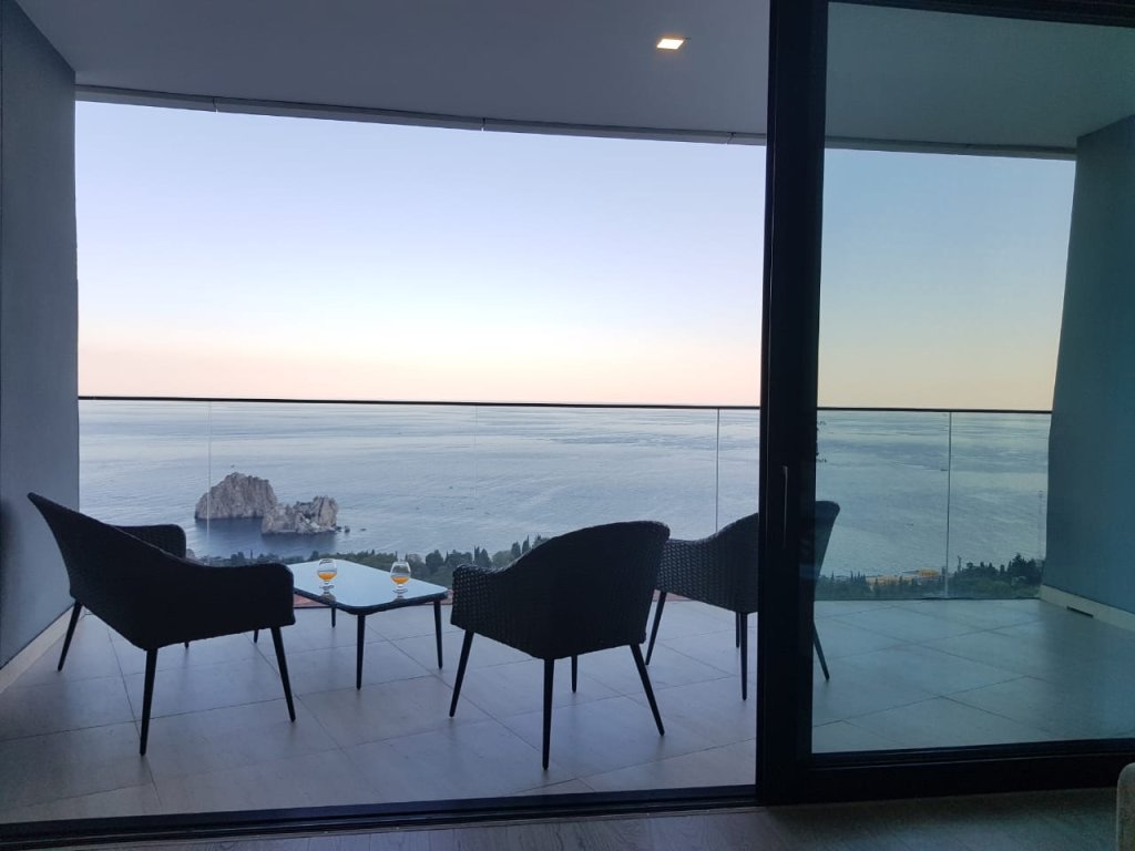 Апартаменты Супериор с балконом и с видом на море Гурзуф Ривьера