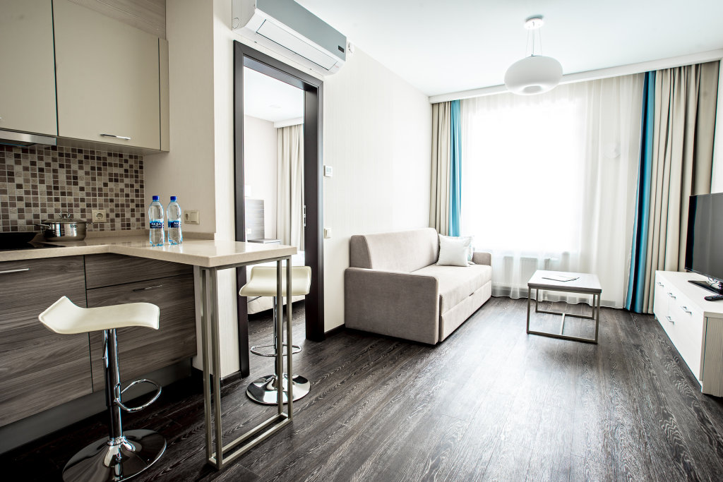 Апартаменты «Стандарт» 3-комнатные Апарт-Отель Ramada hotel&suites by Wyndham Novosibirsk Zhukovka